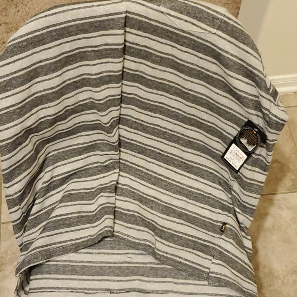 Lee shirt